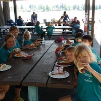 kids clean up silver lake park in everett wa