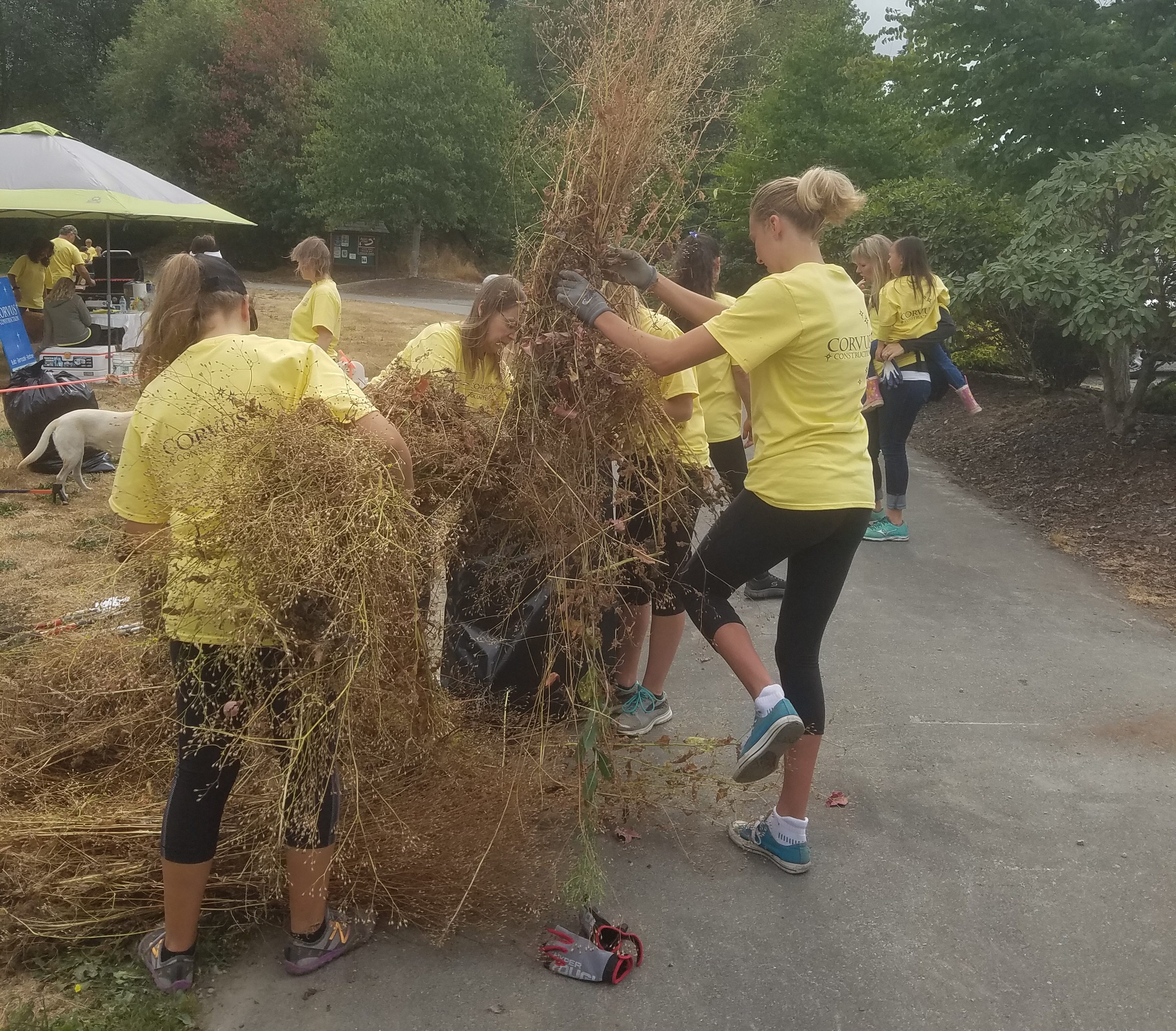 Lowell Rivertrail 2018 Volunteers young