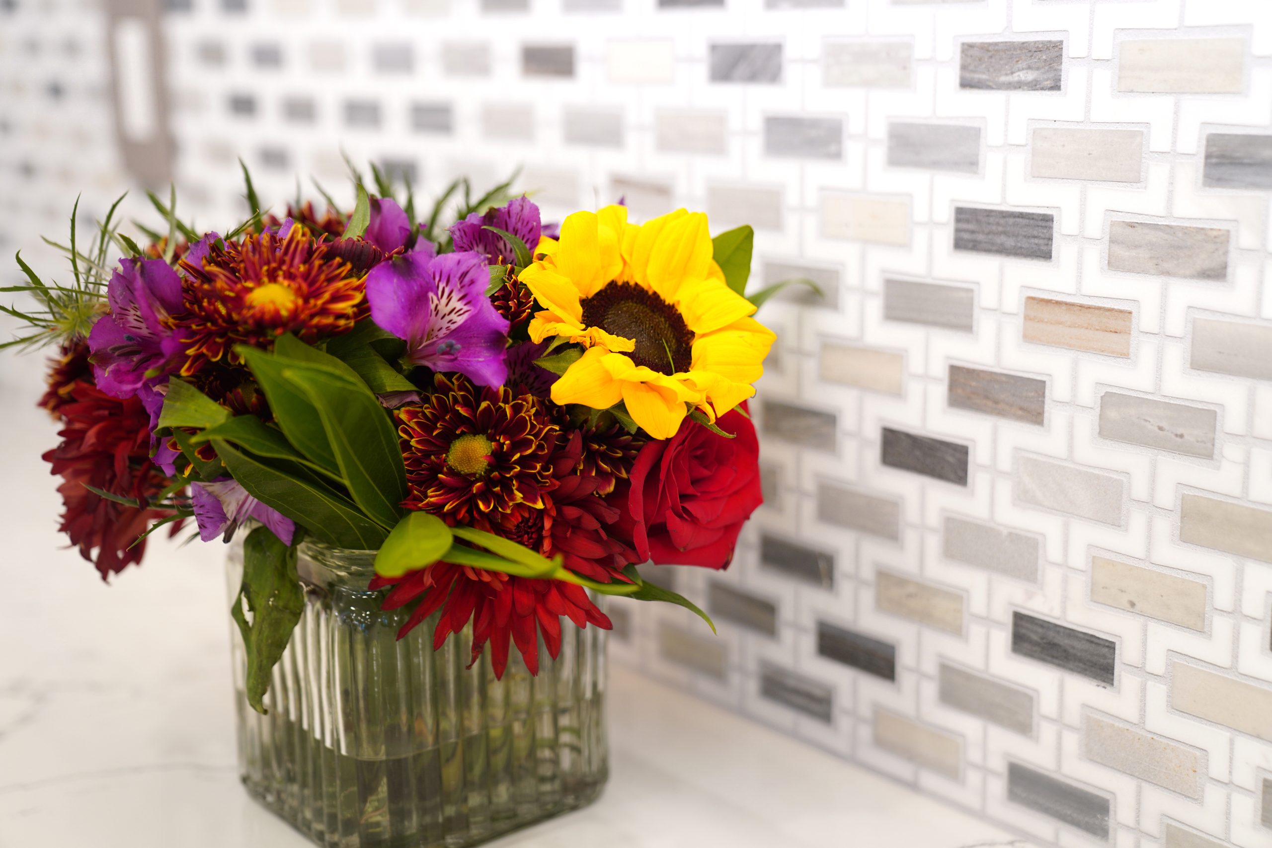 Acoba backsplash with flowers